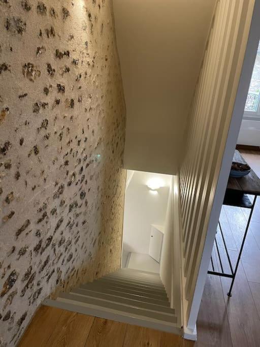 Tiny Paradise - 2 Bedrooms Apartment Montigny-sur-Loing Экстерьер фото