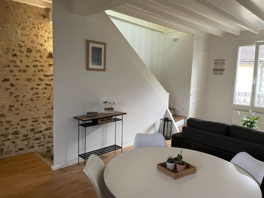 Tiny Paradise - 2 Bedrooms Apartment Montigny-sur-Loing Экстерьер фото